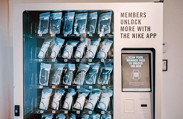 nike melrose unlock box