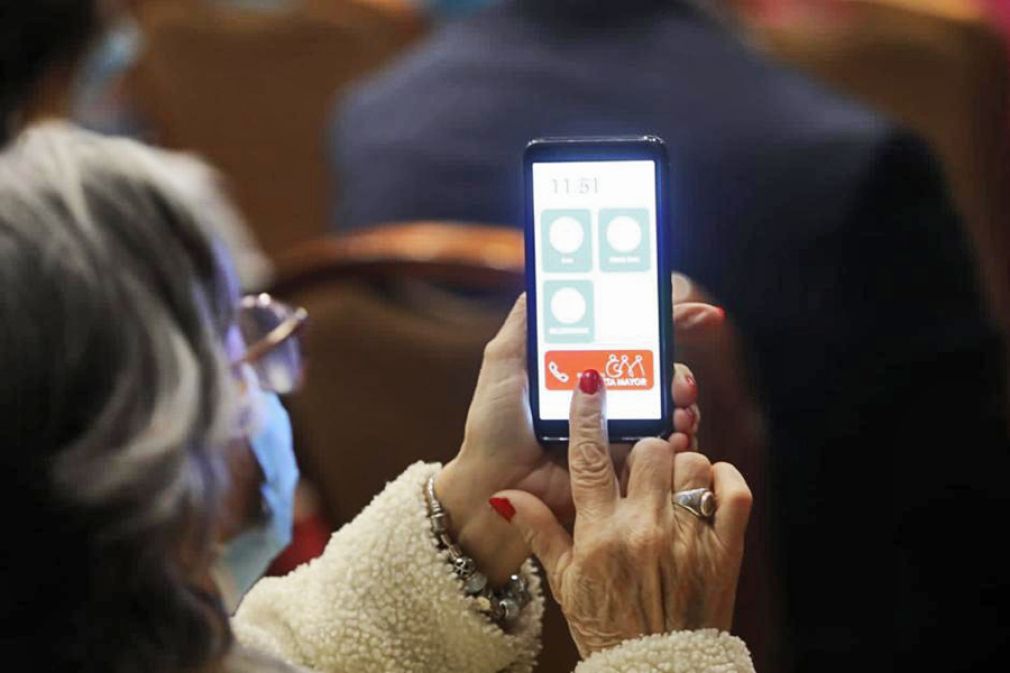 C&oacute;mo usan el smartphone los adultos mayores