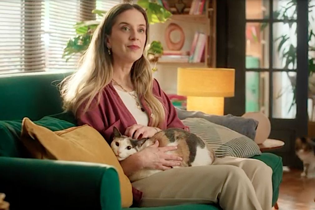 Nueva campa&ntilde;a de Master Cat emociona con Alison Mandel