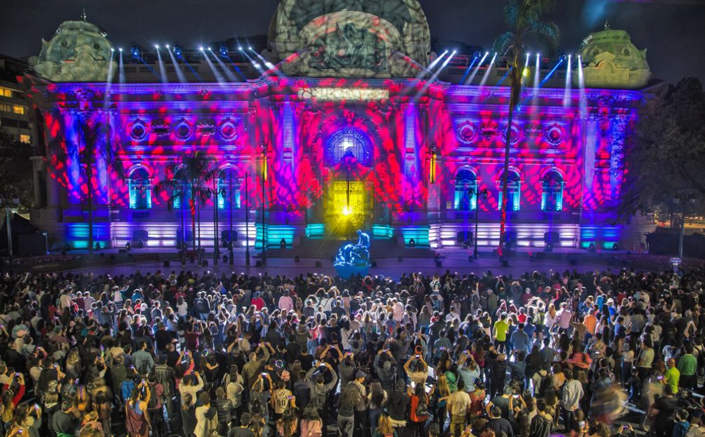 La masiva celebración lumínica del Banco de Chile