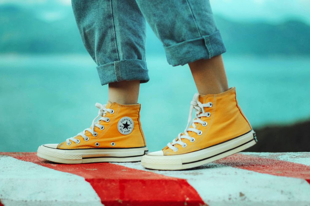 Tendencias en zapatillas urbanas que causan furor