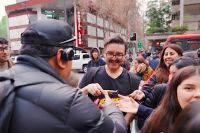 Super 8 amplifica en Chile el gesto de Pedro Pascal con Los 4 Fant&aacute;sticos