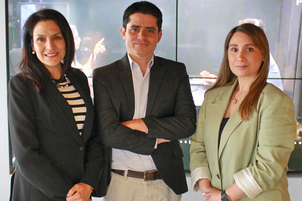 Mar&iacute;a Cecilia Redondo, Claudio Morales y Consuelo Solar