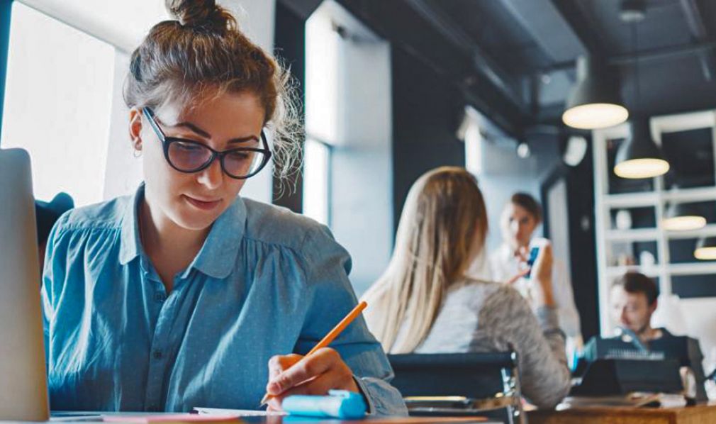Adultos j&oacute;venes esperan m&aacute;s proactividad de las marcas