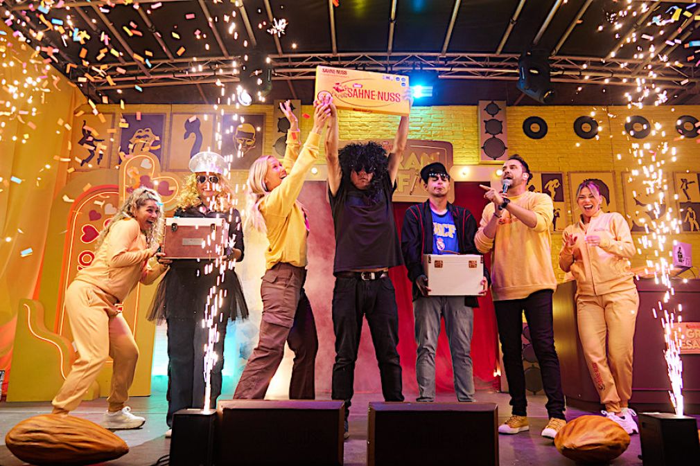 Gira de Sahne Nuss entregó chocolates gigantes por todo Chile