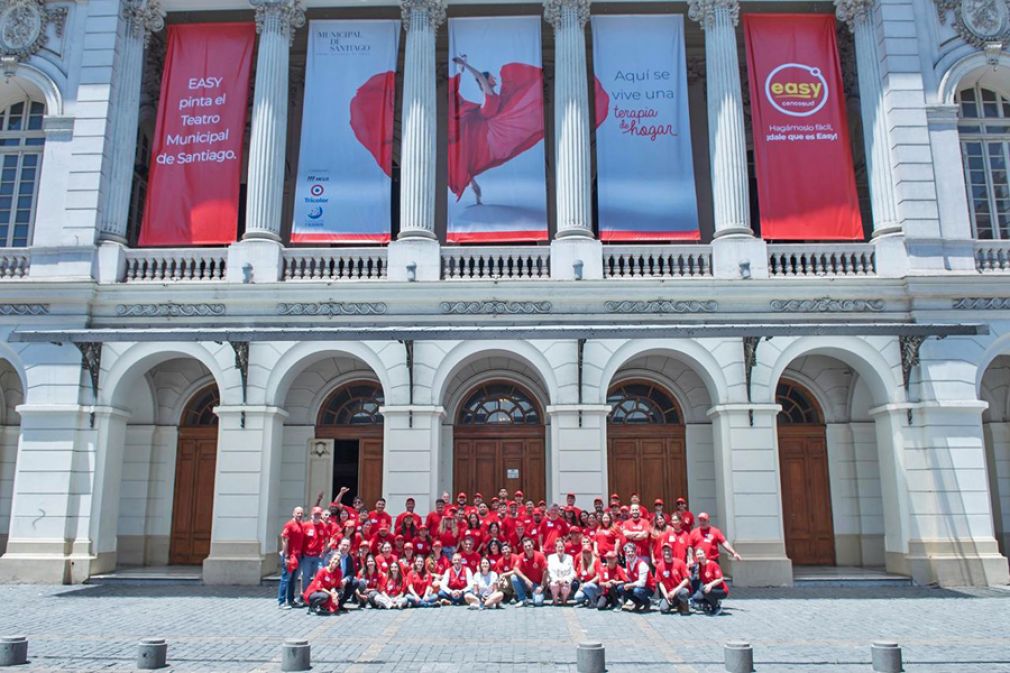 Easy y su voluntariado apoyan la renovación del Teatro Municipal