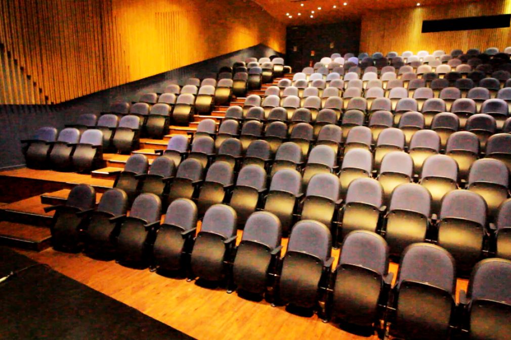 El dif&iacute;cil momento de las salas de teatro
