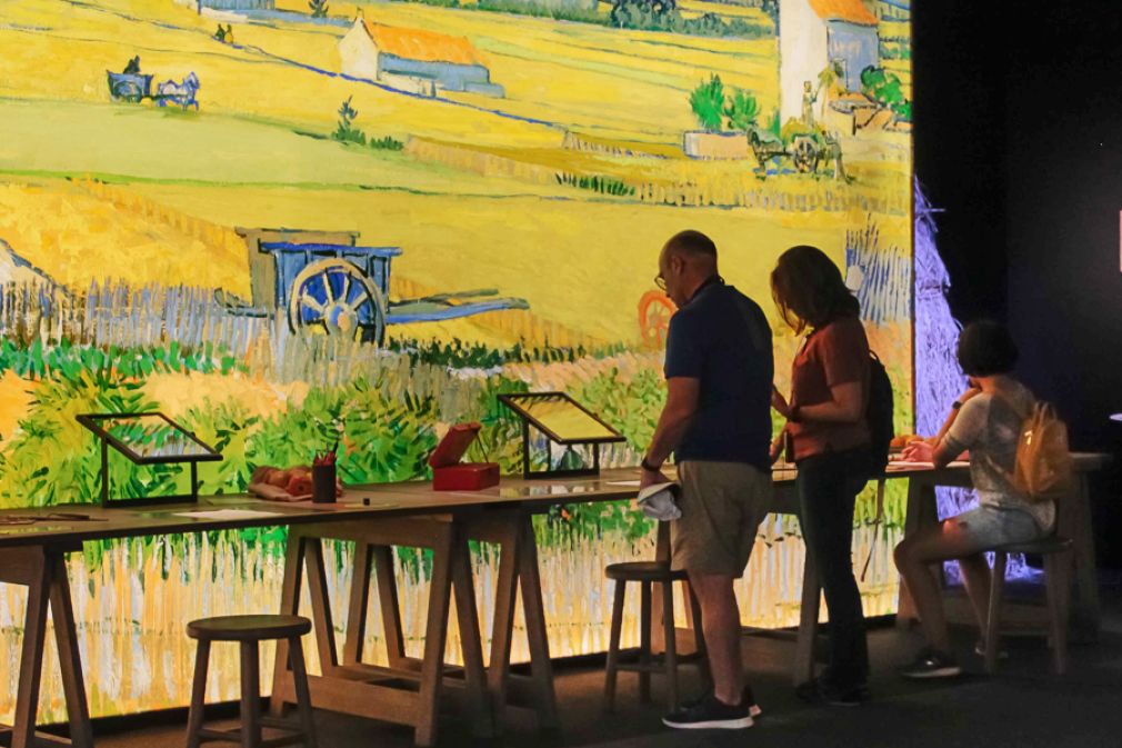 Exposición inmersiva de Van Gogh extiende estadía en Chile