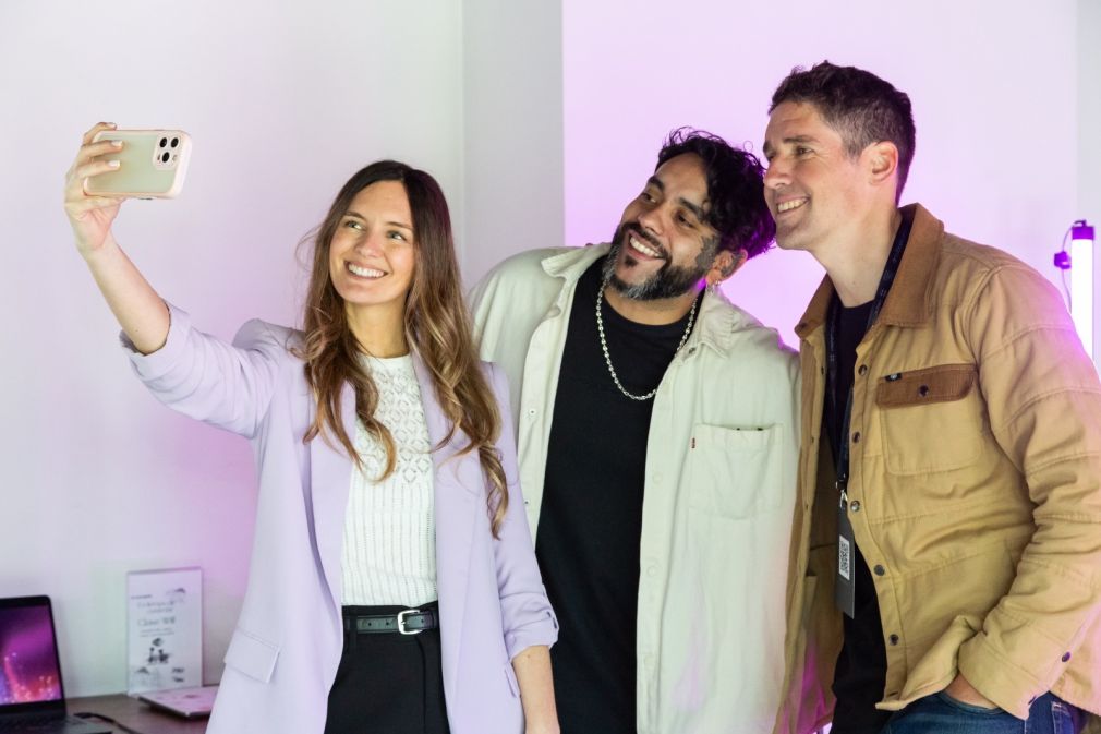 Andrea Vidal, Claudio Cadagan y Rodrigo Andrade