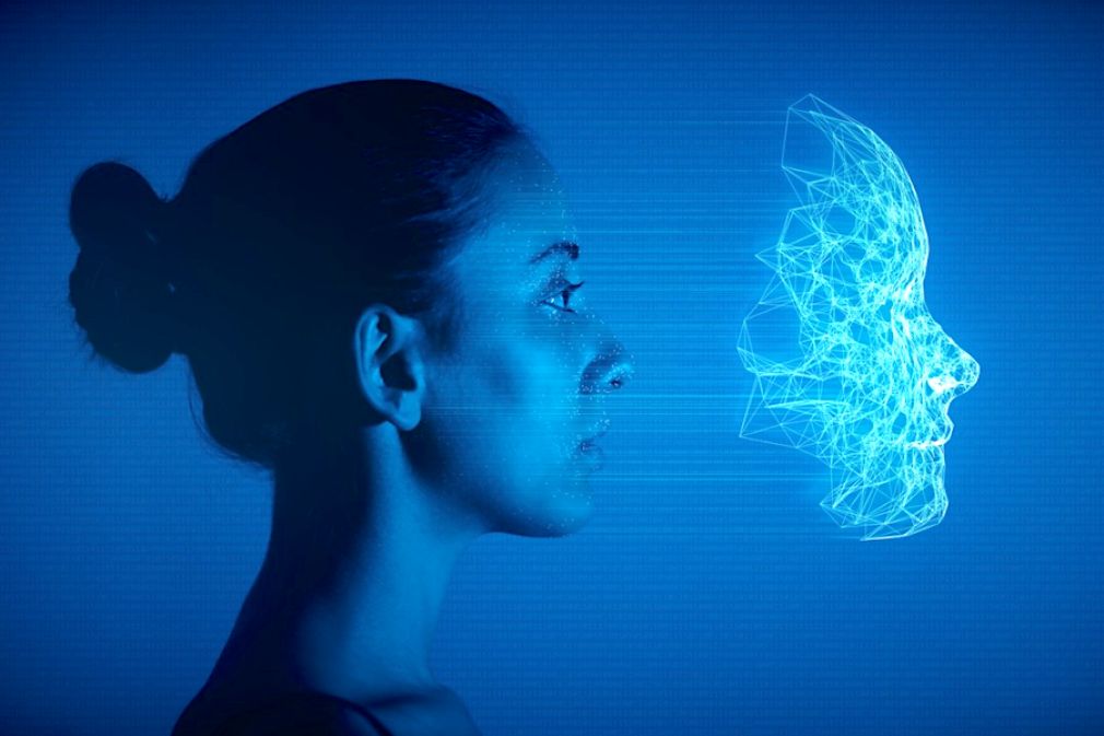 Estudio Icreo 2025 revela desconfianza de los chilenos en la IA