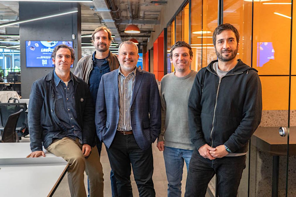 Pablo Courard (ALTA), Yerko Halat (REVO), Ariel Jeria (Rompecabeza), Gonzalo Silva (ALTA) y Cristi&aacute;n Urz&uacute;a (Grupo SUD).