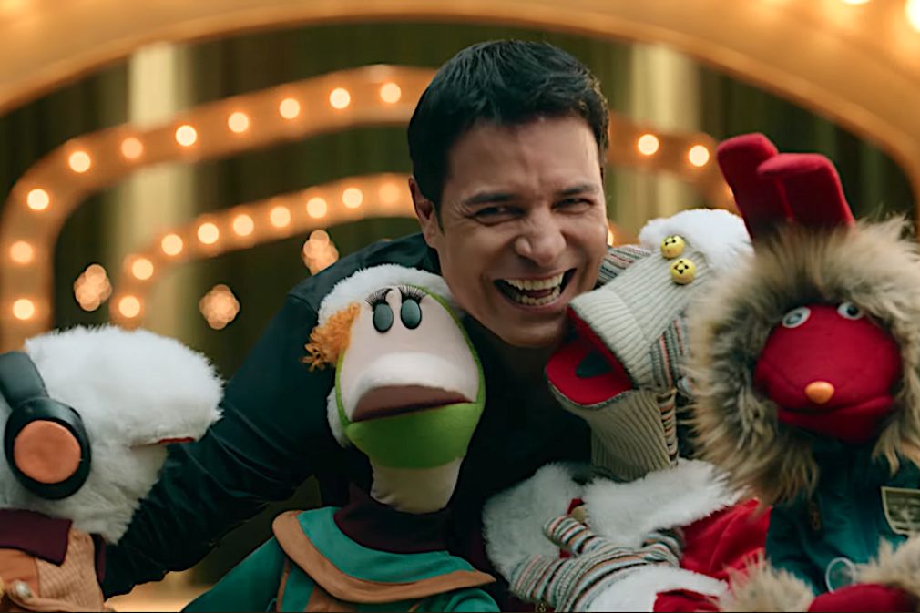 Potente mensaje navide&ntilde;o de Falabella con Chayanne y 31 Minutos