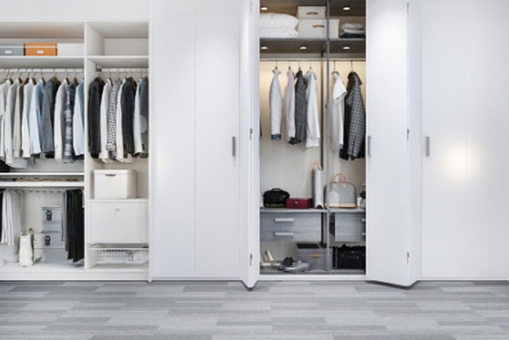 Closet 8 puertas: diseño amplio y funcional para tu dormitorio