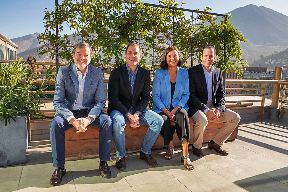 Alfonso Ugarte e Ignacio Del Solar, director ejecutivo y presidente del Conar, junto a Marlene Larson y Rodrigo Espinosa, gerente general y presidente de la AMDD.