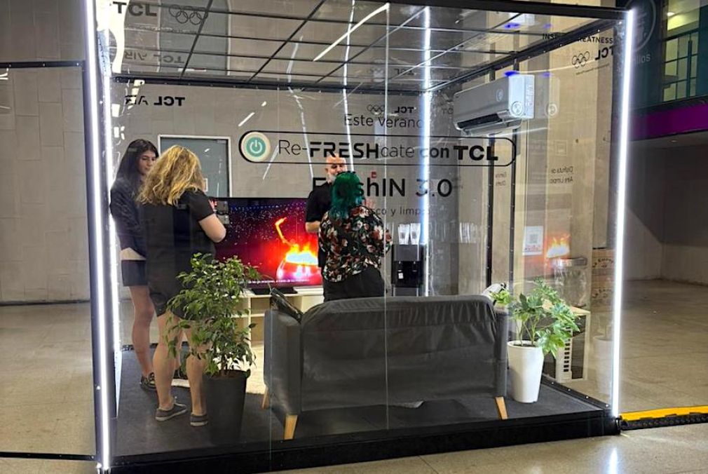 Activación urbana de TCL para conversar sobre la calidad del aire