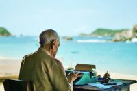 Corona celebra a las personas que han vivido un siglo