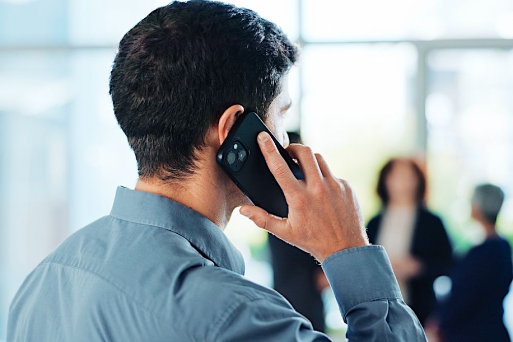 Wom y Rappi integran conectividad, delivery e IA generativa