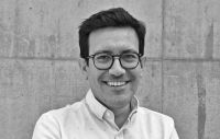 Marcelo Rojas: Fachadas, destrucci&oacute;n, adaptaci&oacute;n y reinvenci&oacute;n