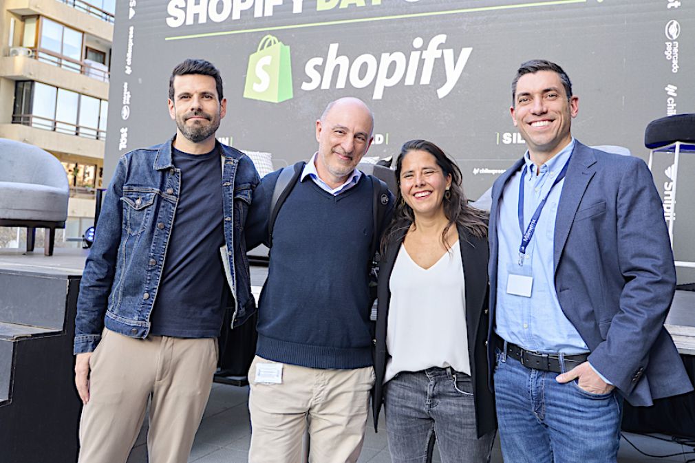 Antonio Mart&iacute;nez Bret&oacute;n, George Lever, Kika Escobar y Tom&aacute;s Varela