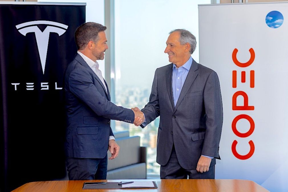 Copec y Tesla fortalecer&aacute;n red de carga el&eacute;ctrica en carreteras de Chile