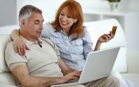 Consumidores mayores m&aacute;s c&oacute;modos comprando online