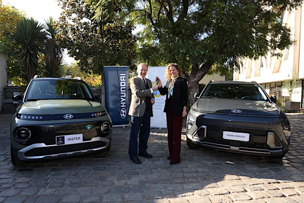 Universidad Católica y Hyundai Chile promoverán la electromovilidad