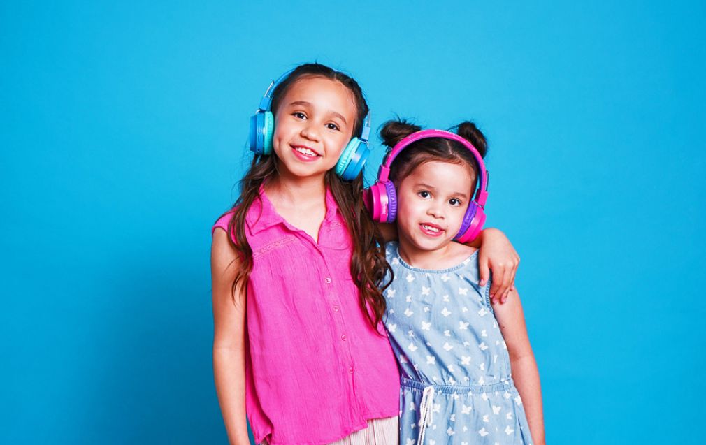 Aud&iacute;fonos para ni&ntilde;os que cuidan sus o&iacute;dos