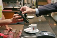 Crecen en el mundo la bancarizaci&oacute;n y los pagos sin contacto