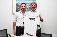 Daniel Escol&aacute;, de Assist Card, y Daniel Mor&oacute;n, gerente t&eacute;cnico de Colo Colo